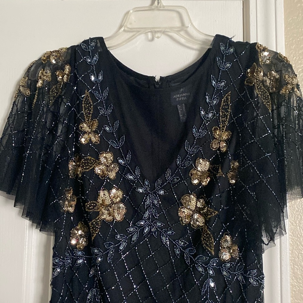 ADRIANNA PAPELL BEADED DRESS
BLACK AND GOLD